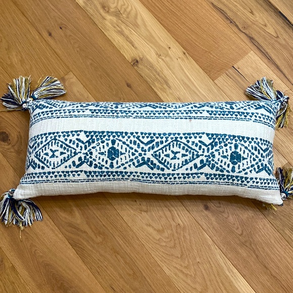 Cute ANTHROPOLOGIE cushions - Picture 2 of 4